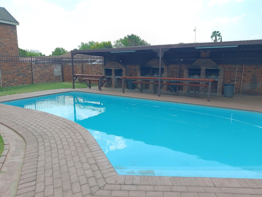 2 Bedroom Property for Sale in Langenhovenpark Free State